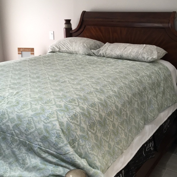 Green and White Full Comforter with 2 Pillow Cases - Picture 2 of 14